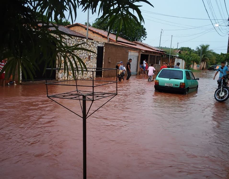 Pelo WhatsApp, morador pede solução para problemas de inundação no Loteamento Pantanal