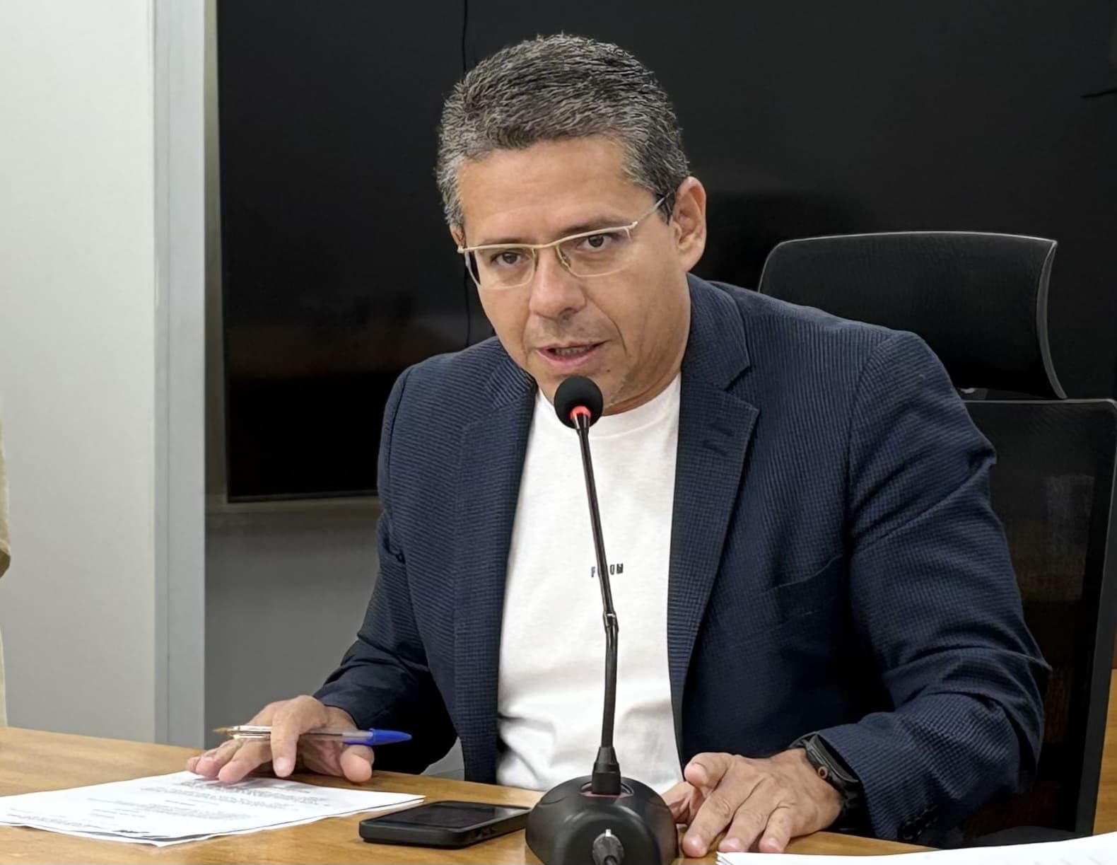 Alexandre pede relatório das obras de drenagem e pavimentação na cidade