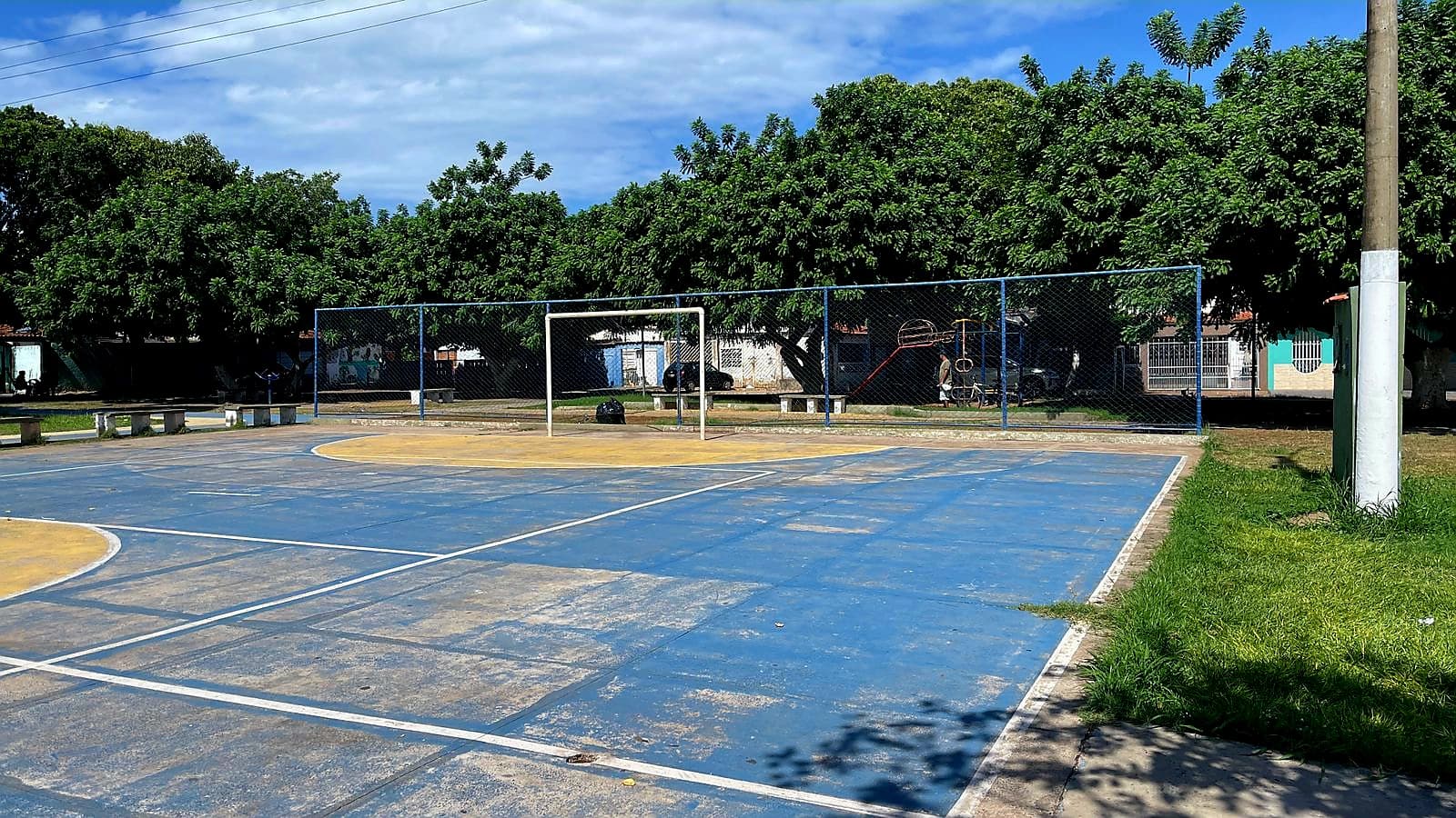 Samyr cobra melhorias na Praça de Esporte e Lazer Gilsano Albuquerque