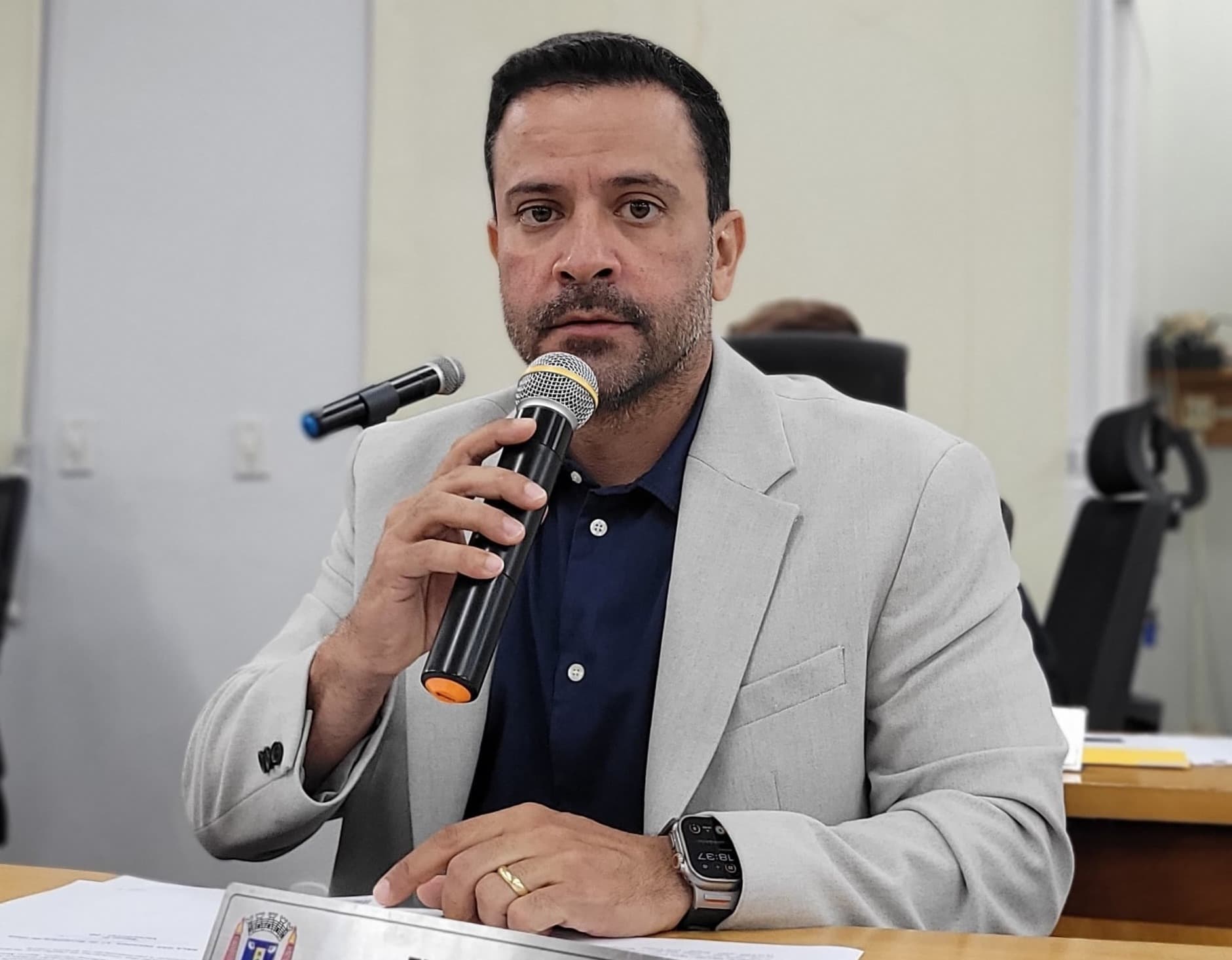 Na Câmara, Elinho pede pavimentação da Rua João Bosco da Mota