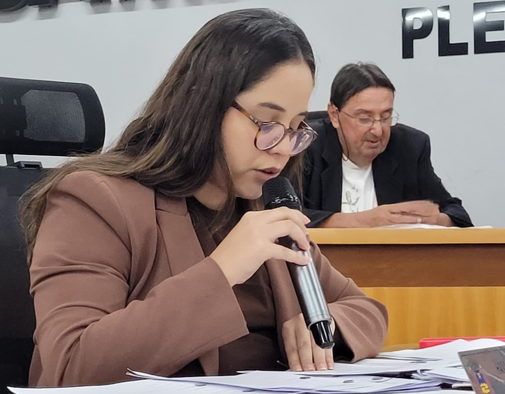 Hanna propõe identificação de profissionais que atendem na rede pública de saúde