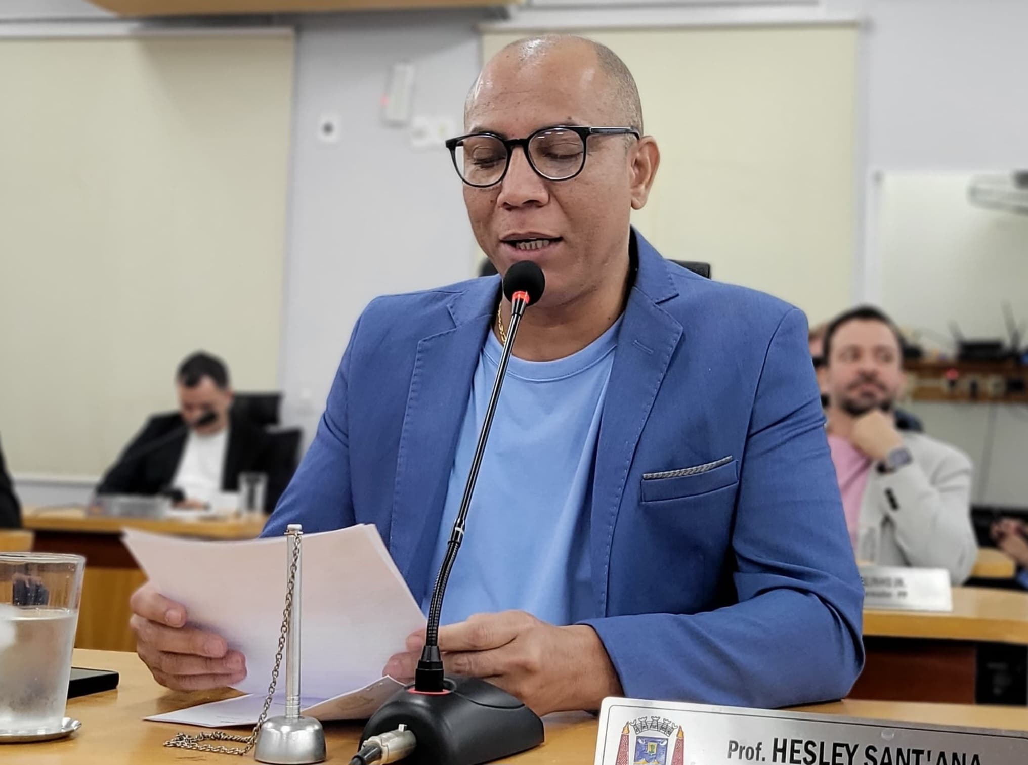 Hesley pede cumprimento da lei que instituiu Programa Dinheiro Direto na Escola