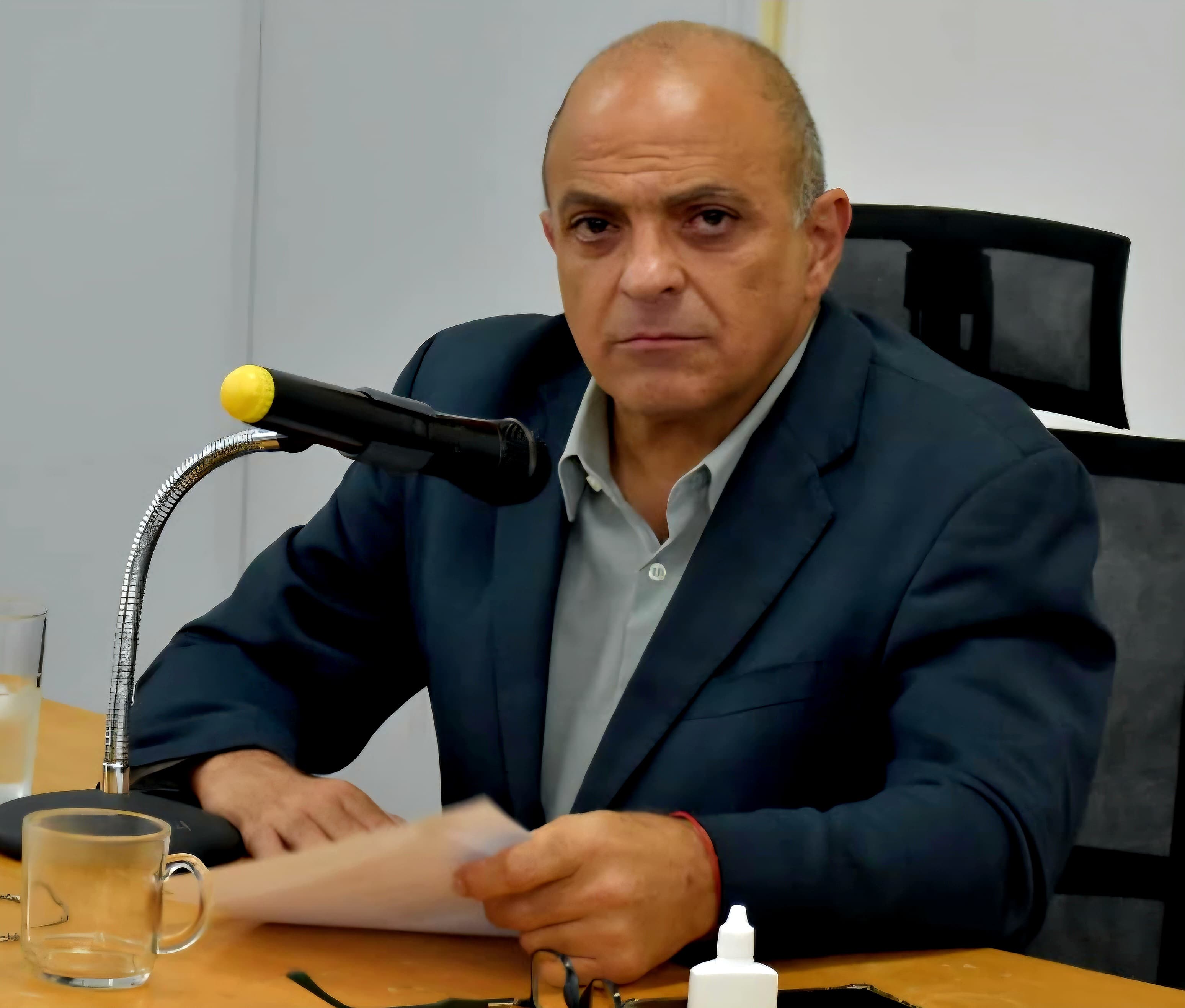 Yussef pede substituição urgente de poste de energia na Travessa Acampamento