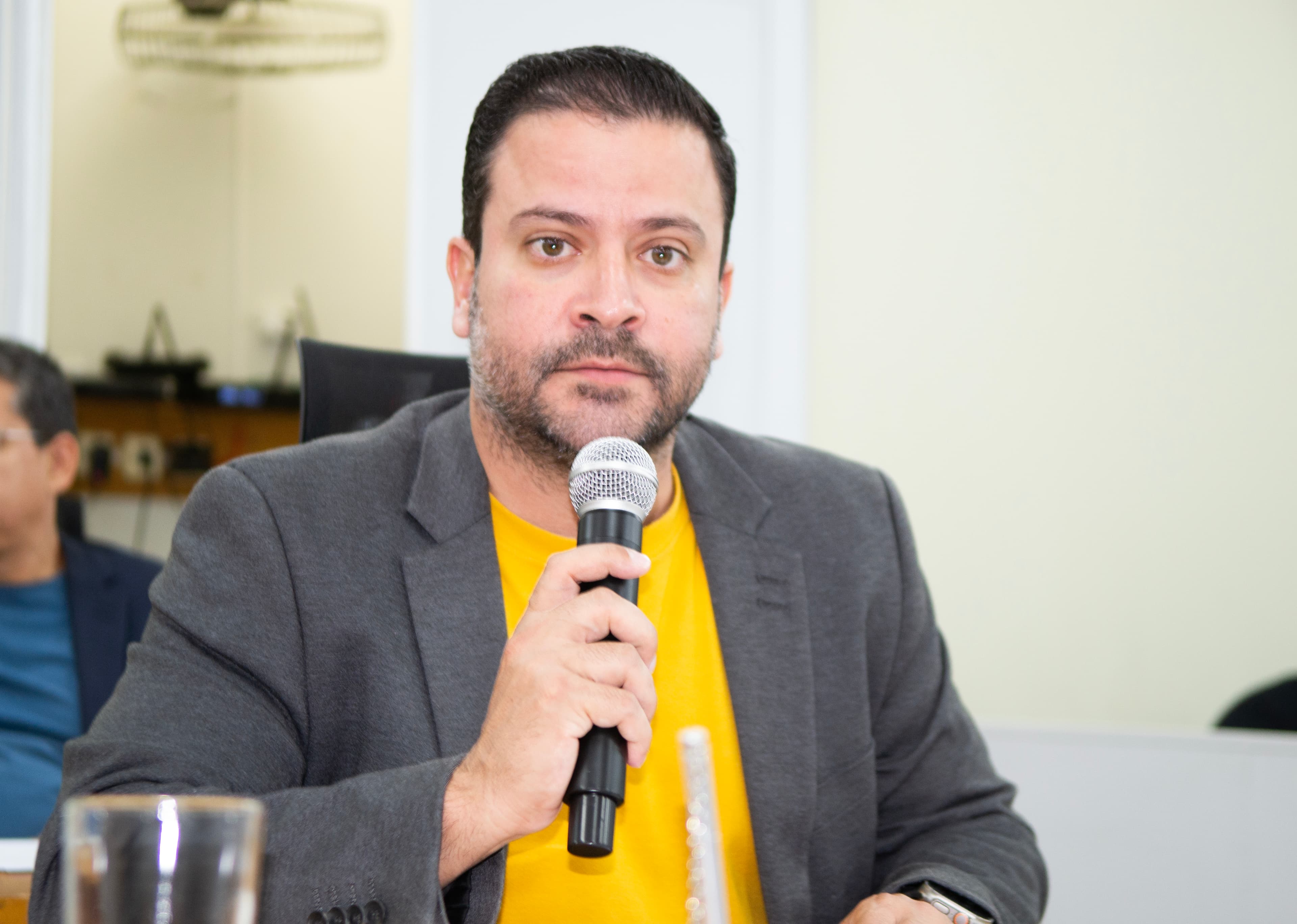 Elinho busca informações sobre médico hematologista na Rede Pública de Saúde