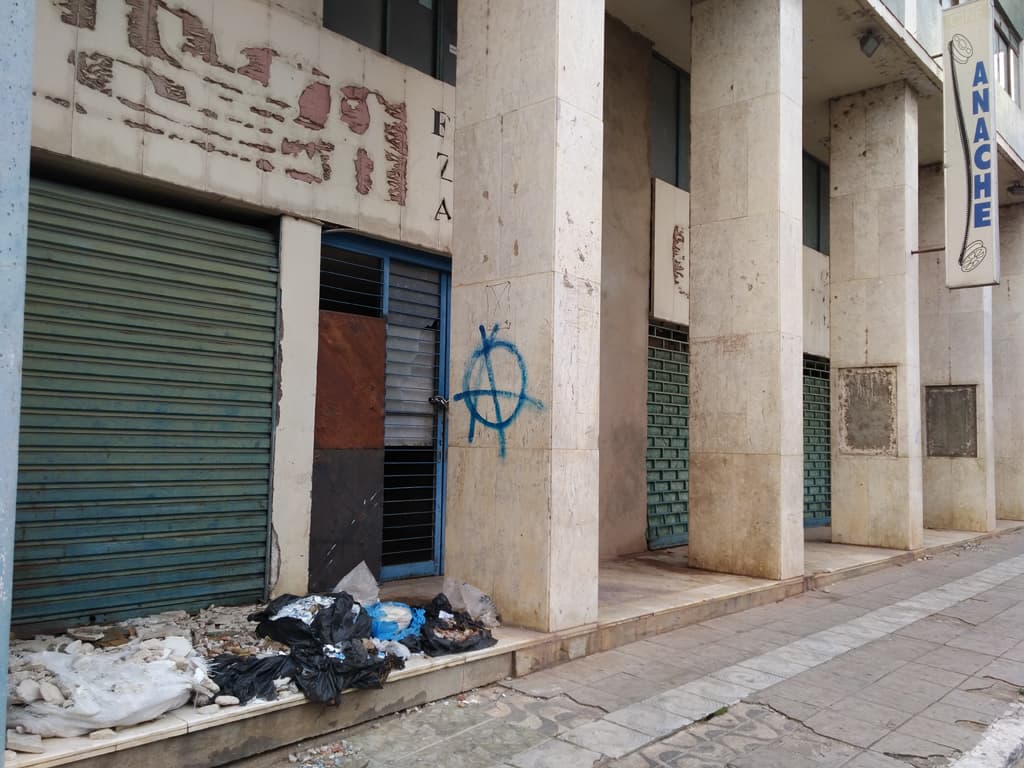 Edifício em situação de abandono no centro da cidade, preocupa vereador