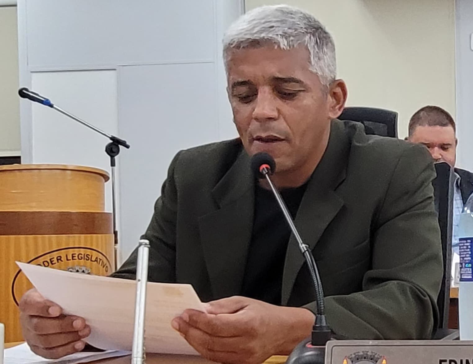 Edinaldo propõe uso de crachá para identificação da pessoa com Alzheimer em Corumbá