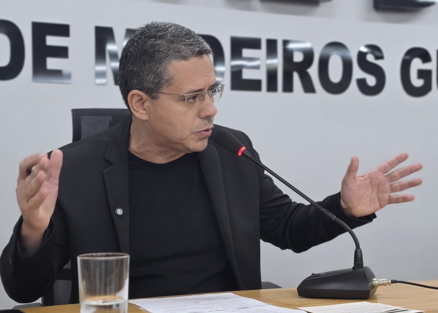 Alexandre cobra fiscalização em balneário por suposta atividade ligada ao pesque e pague