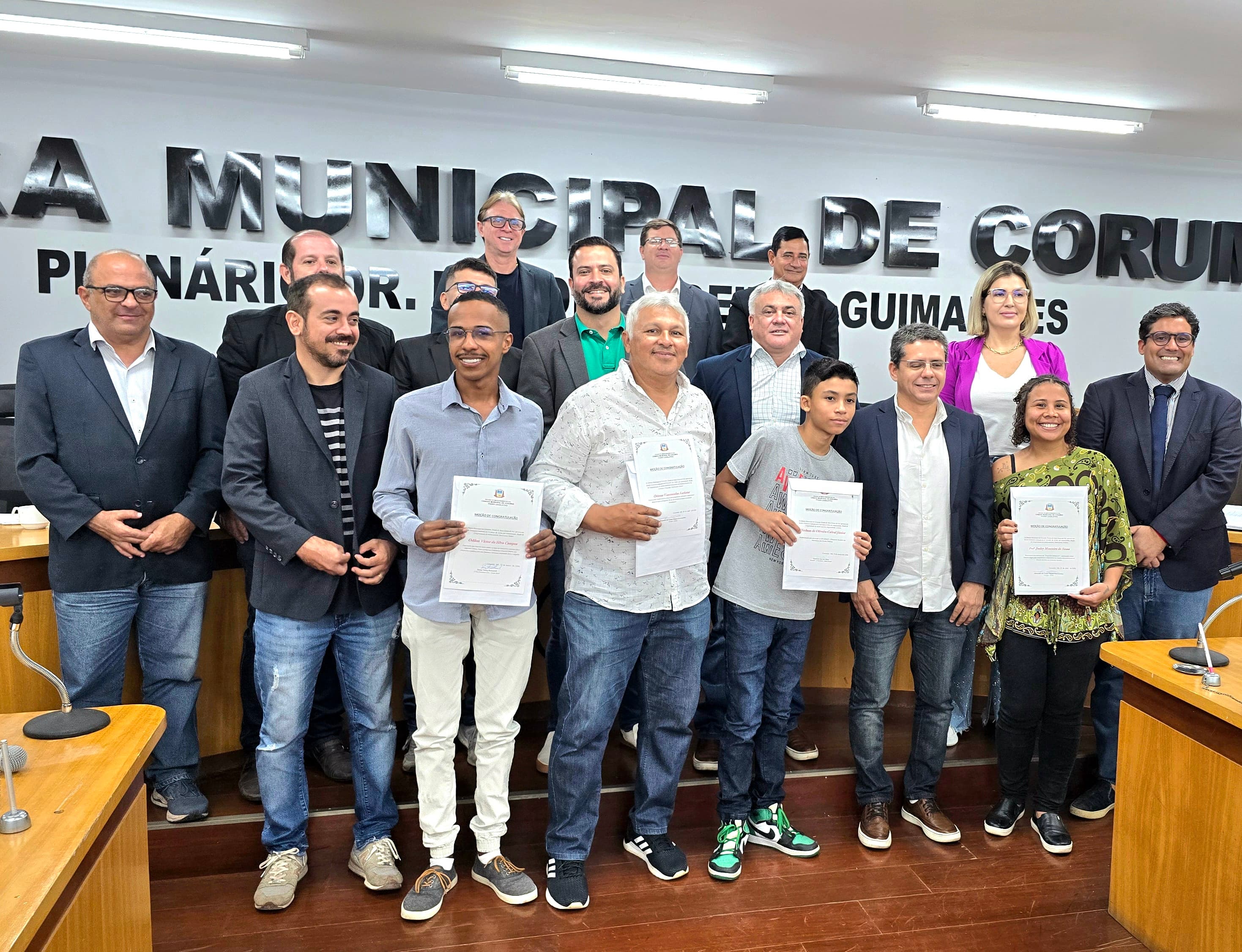 Câmara homenageia pessoas que se destacam em Corumbá