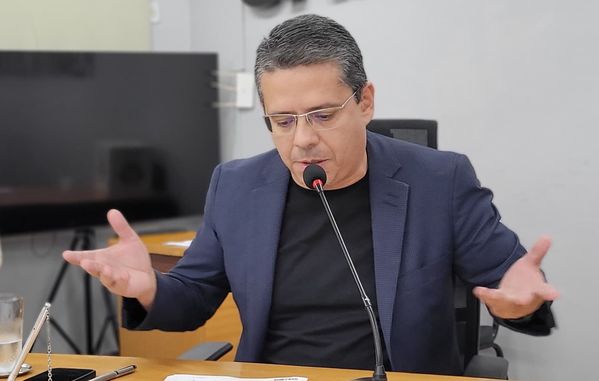 Alexandre cobra esclarecimentos sobre renovação de concessão da Energisa
