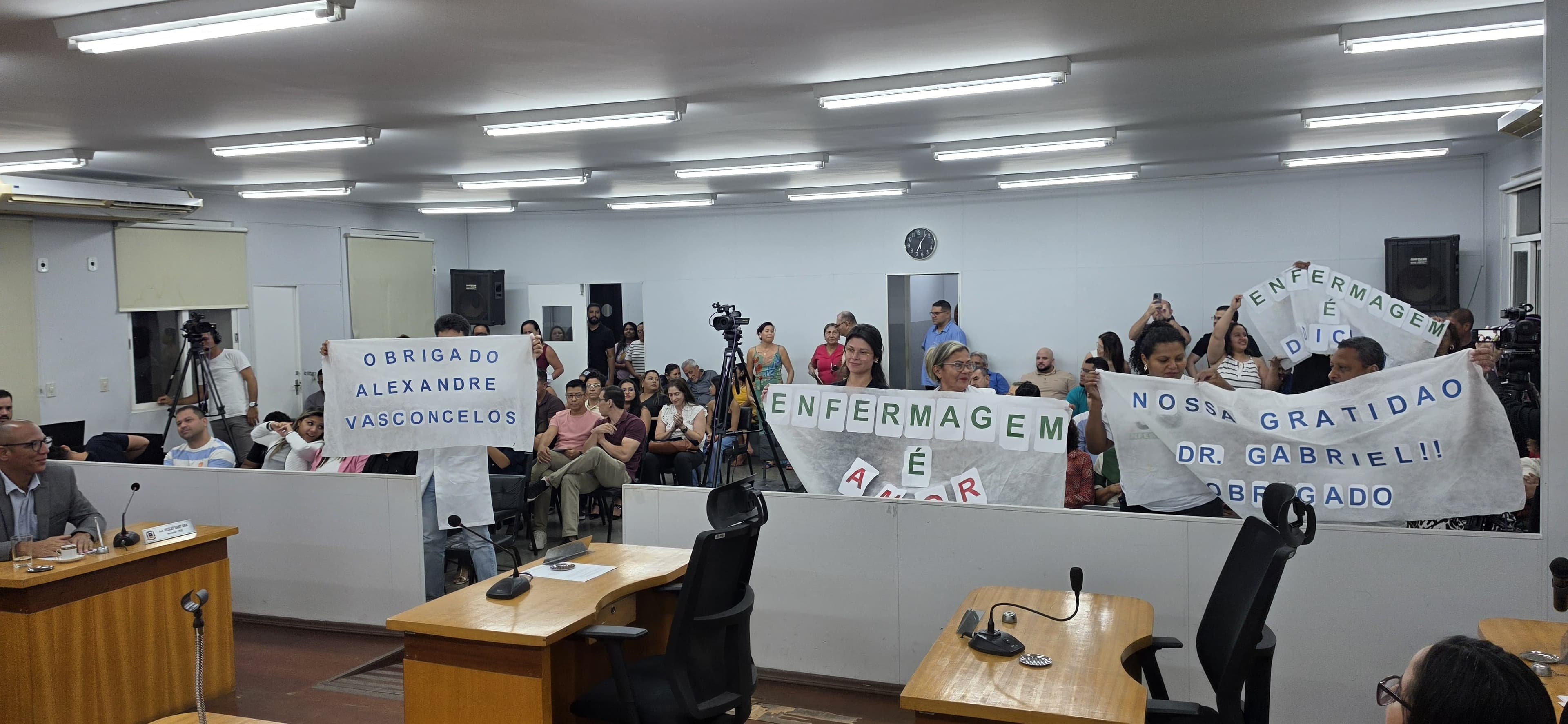 Câmara aprova projeto que reduz jornada de 30 horas para profissionais de enfermagem