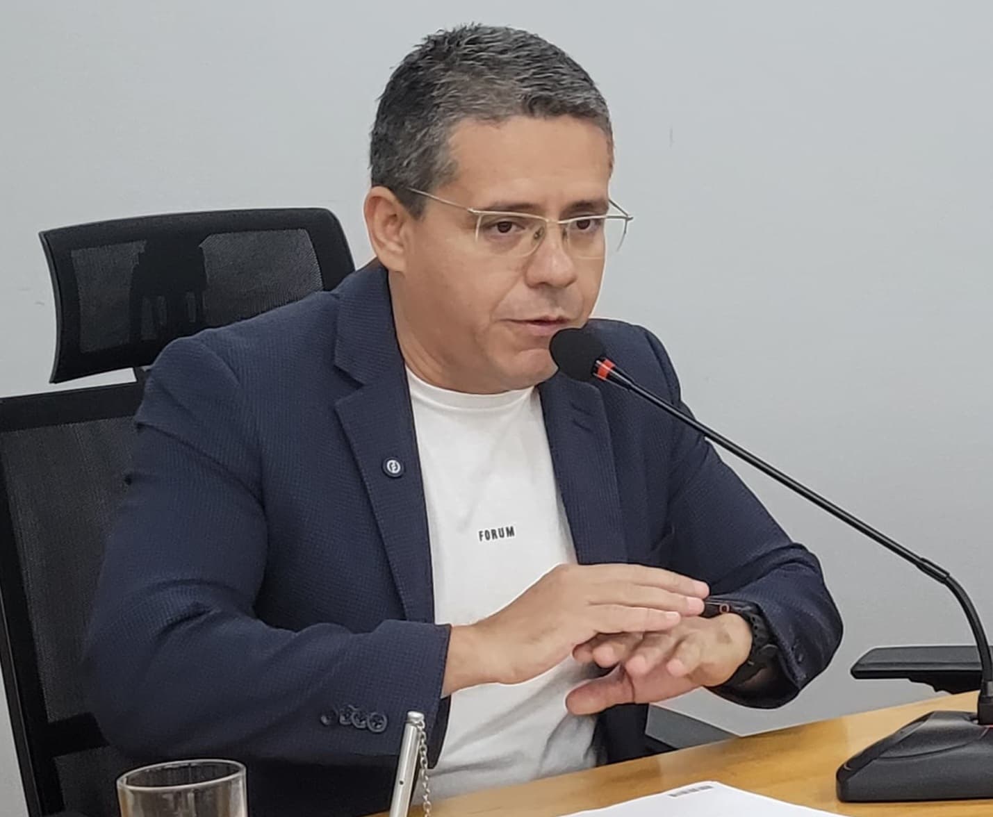 Alexandre sugere parcerias para empregar mulheres em situação de violência