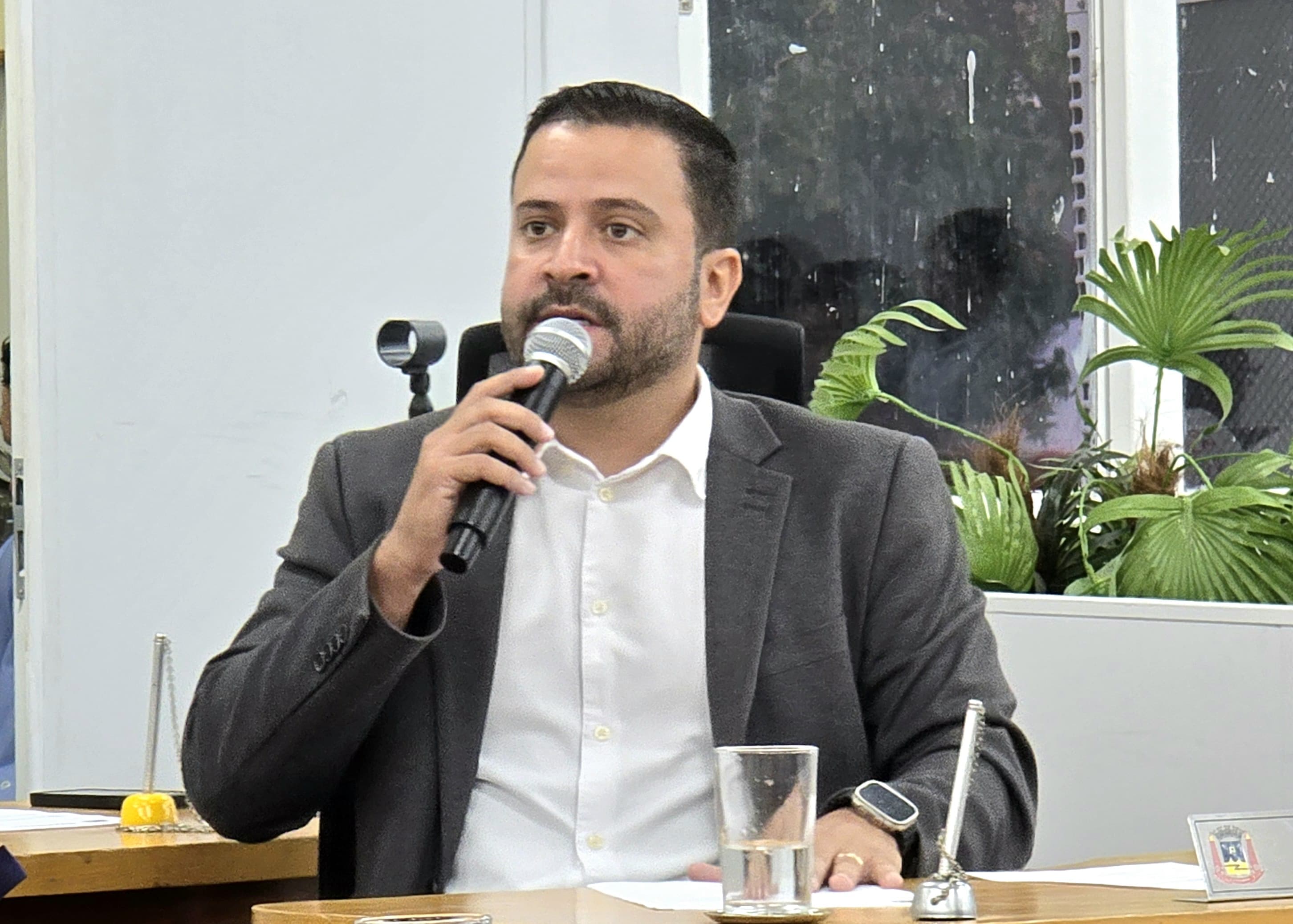 Com alto índice de infestação da dengue, vereador pede limpeza no Cristo Redentor