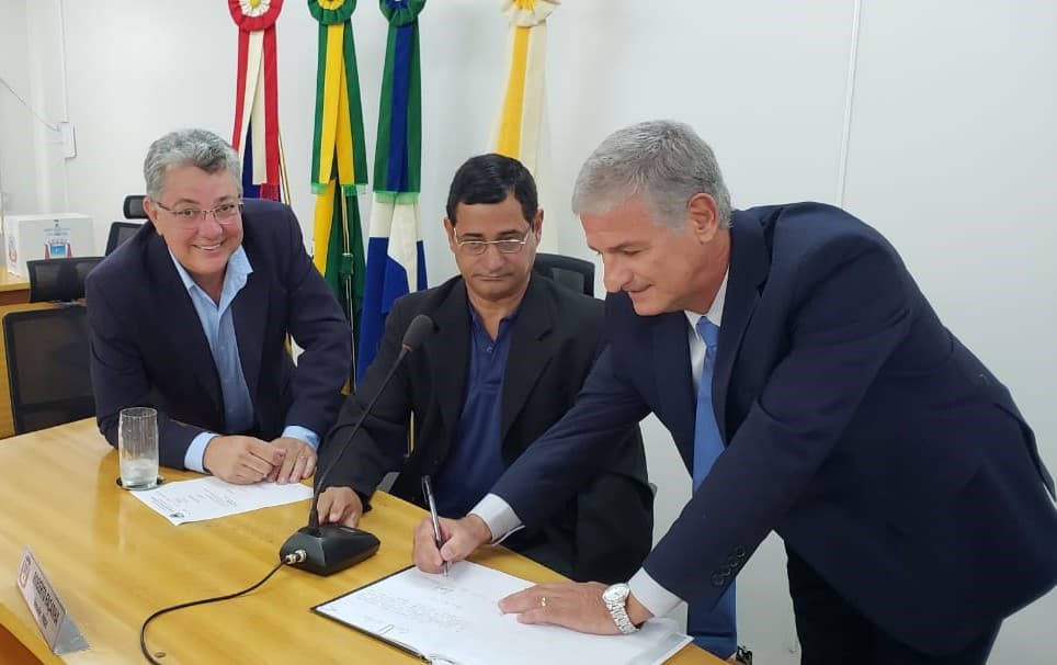 João Mário assume cargo e diz que mandato é do povo de Corumbá