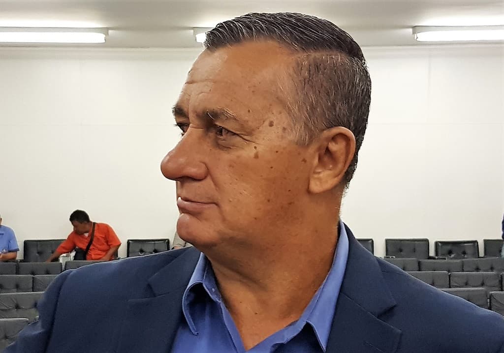 Vereador pede recuperação de passarelas em frente de estabelecimentos de ensino