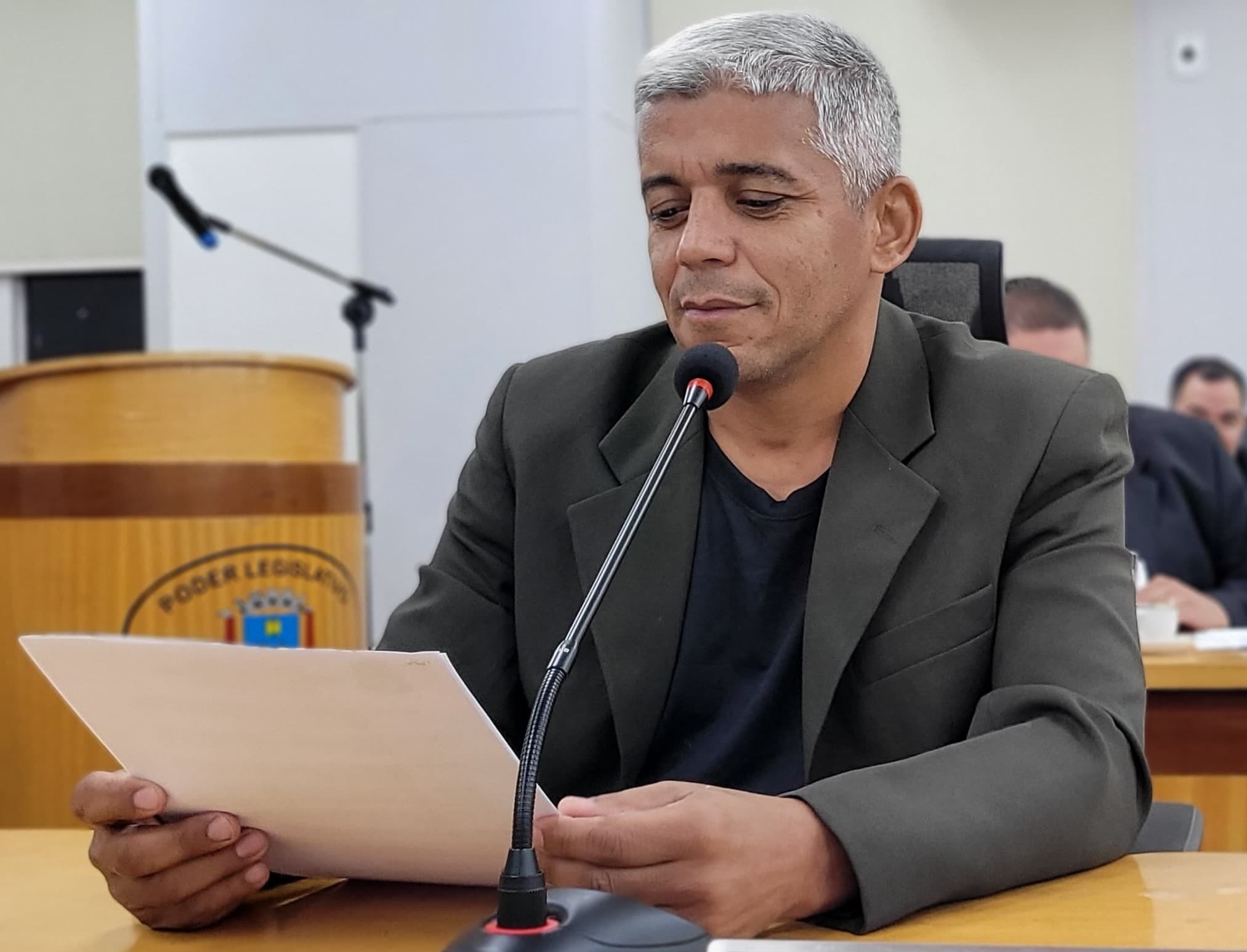 Edinaldo pede serviços de reparo no prédio da unidade de saúde do Ernesto Sassida