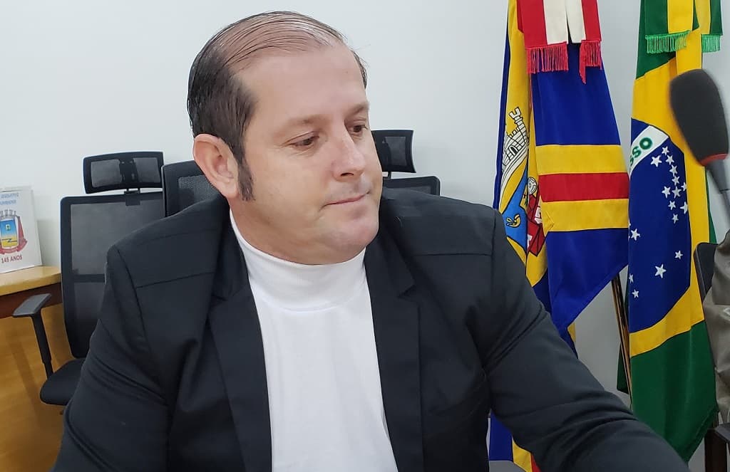 Pavimentação de via no centro da cidade é solicitada por vereador