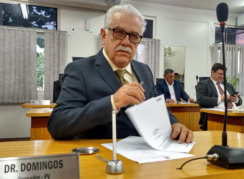 Domingos reivindica limpeza para atender moradores do Guanabara