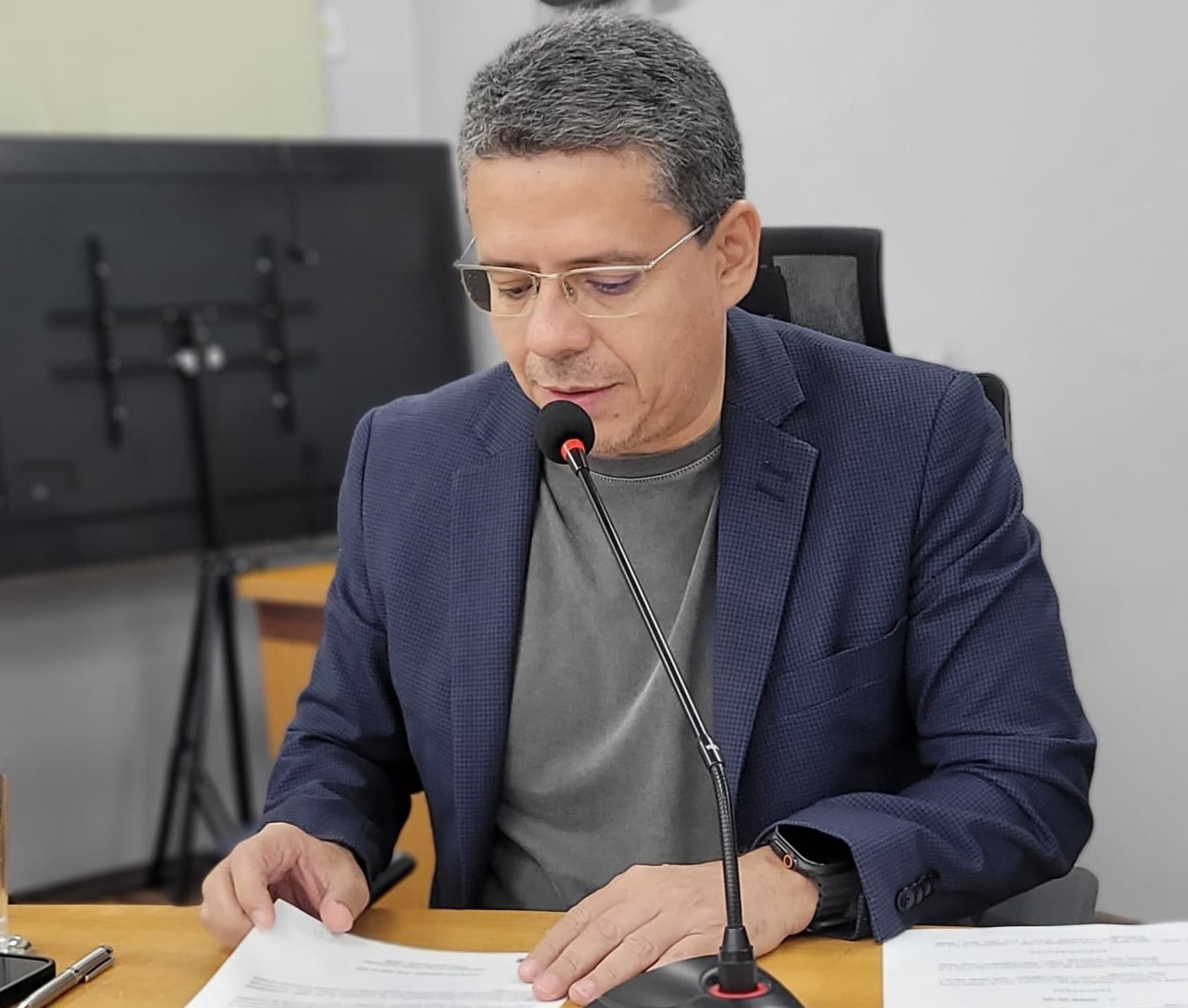 Alexandre solicita salas sensoriais nas escolas para atender estudantes com TGD