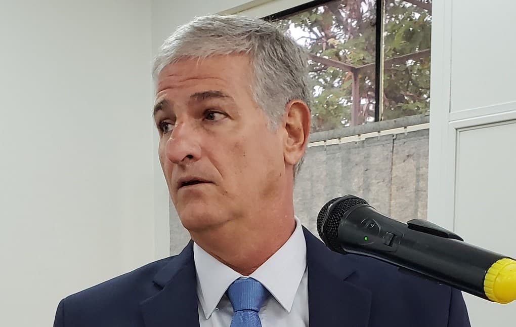 Vereador pede informações sobre cedência de escolas para polos universitários