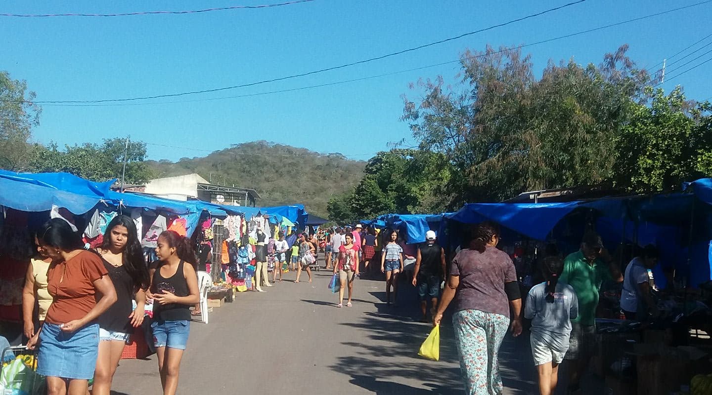 Vereador pede maior fiscalização e solução para feirantes irregulares