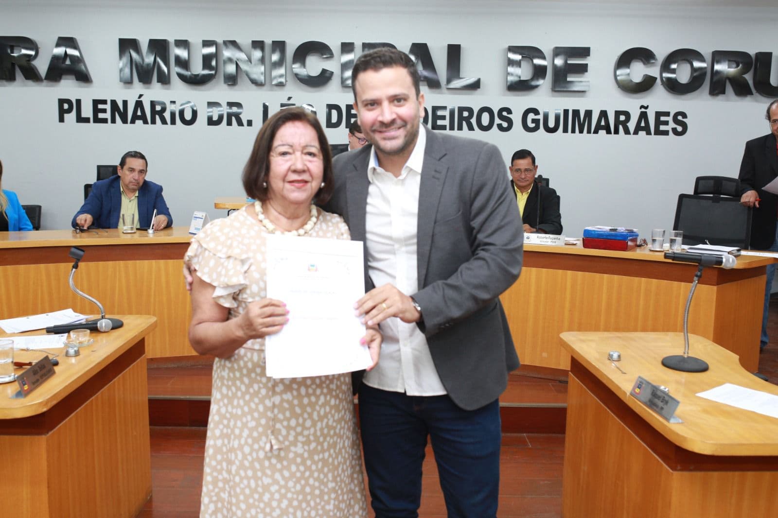 Noite é marcada também por homenagem a professora que dedicou uma vida à educação