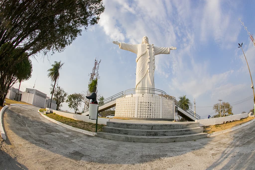 Vereadores homenageiam Fundação de Turismo pela revitalização do Cristo Rei do Pantanal
