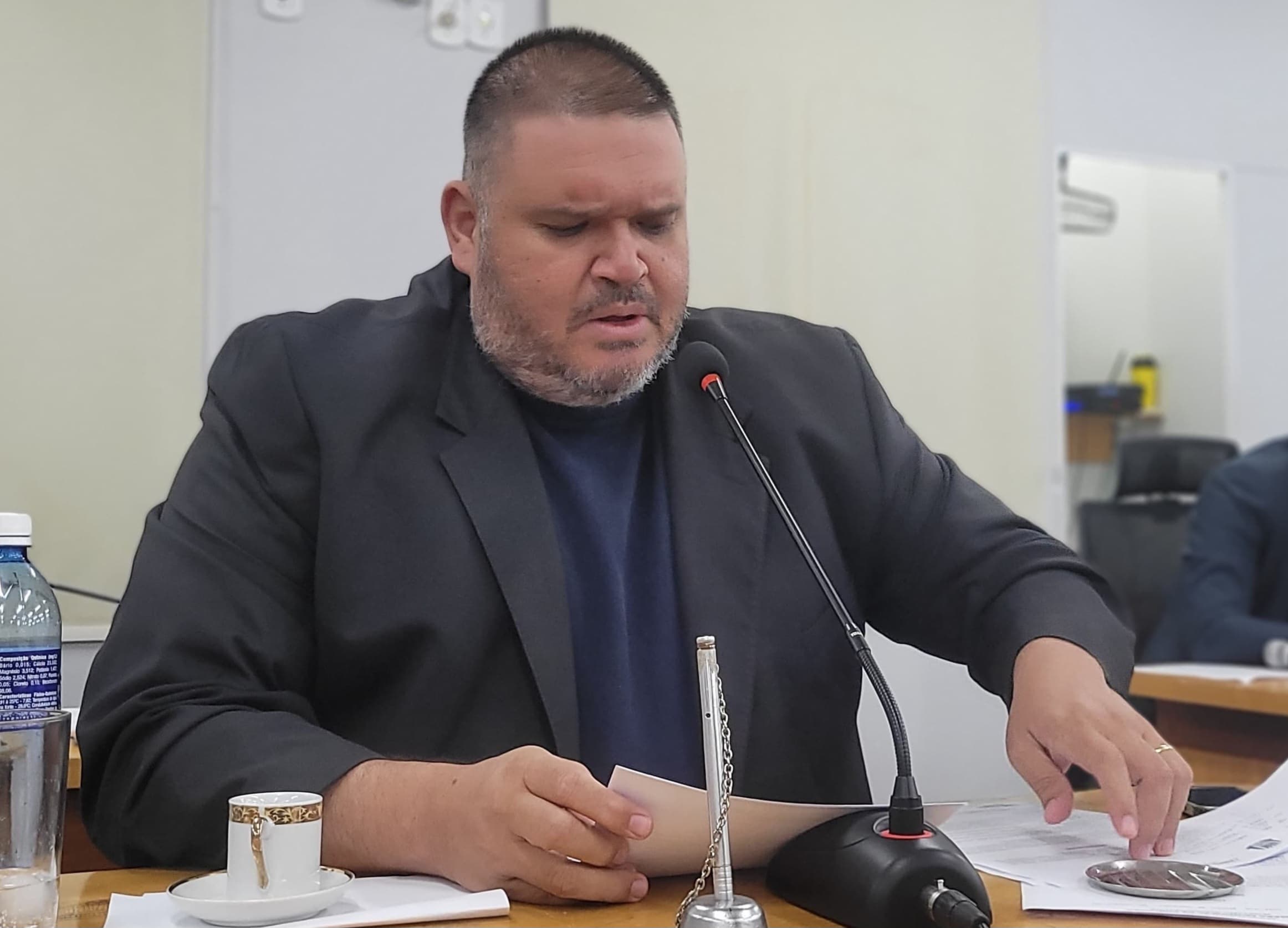 Jovan cobra informações sobre suspensão de convocação de aprovados em concurso