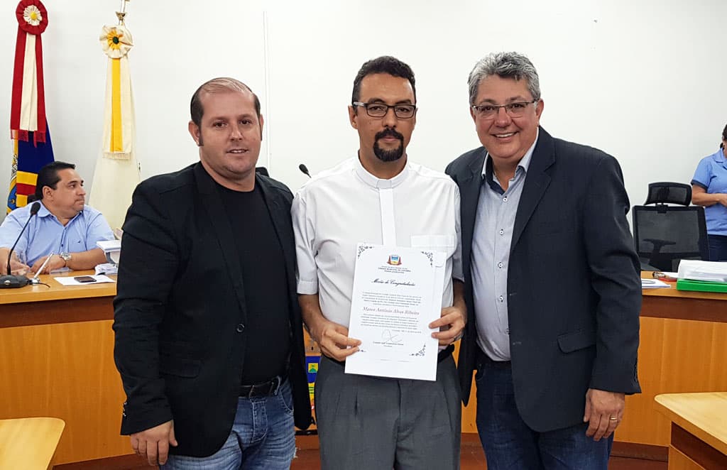Câmara homenageia padre Marco Antônio por trabalho em Pastoral