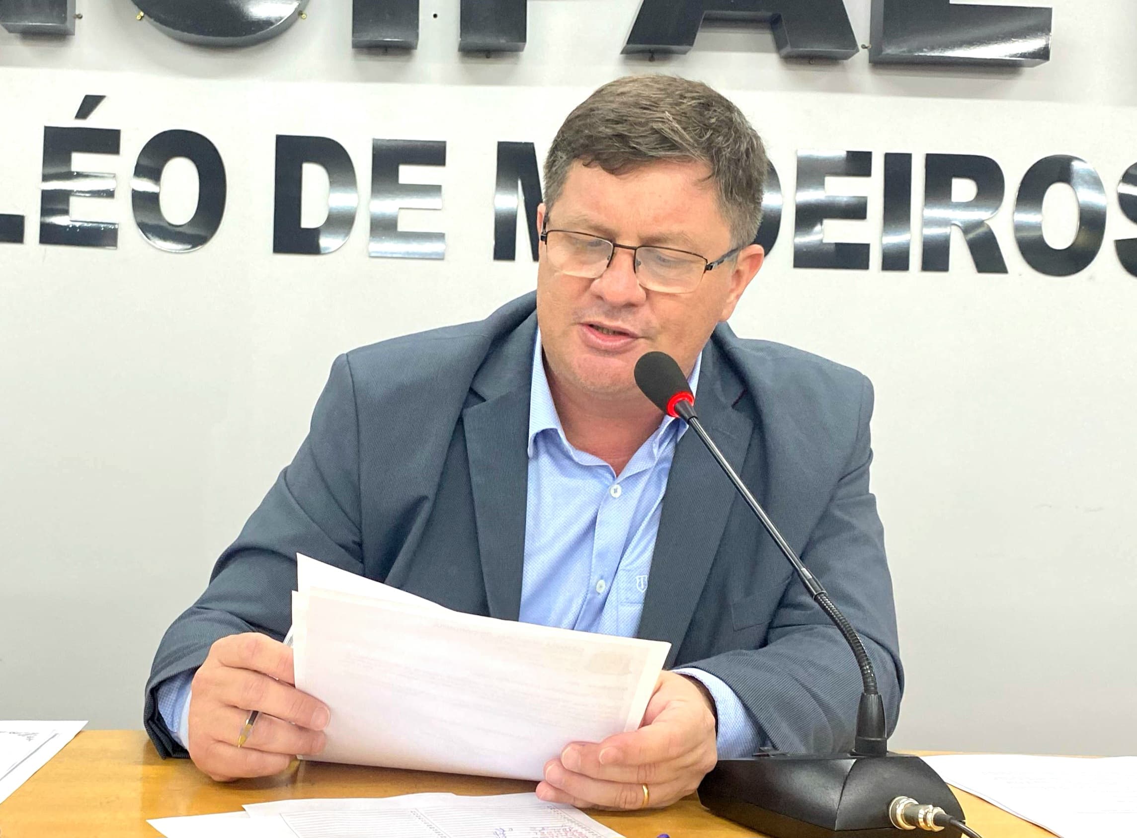 Vereador reivindica uma série de melhorias para atender comunidade do Bairro Generoso