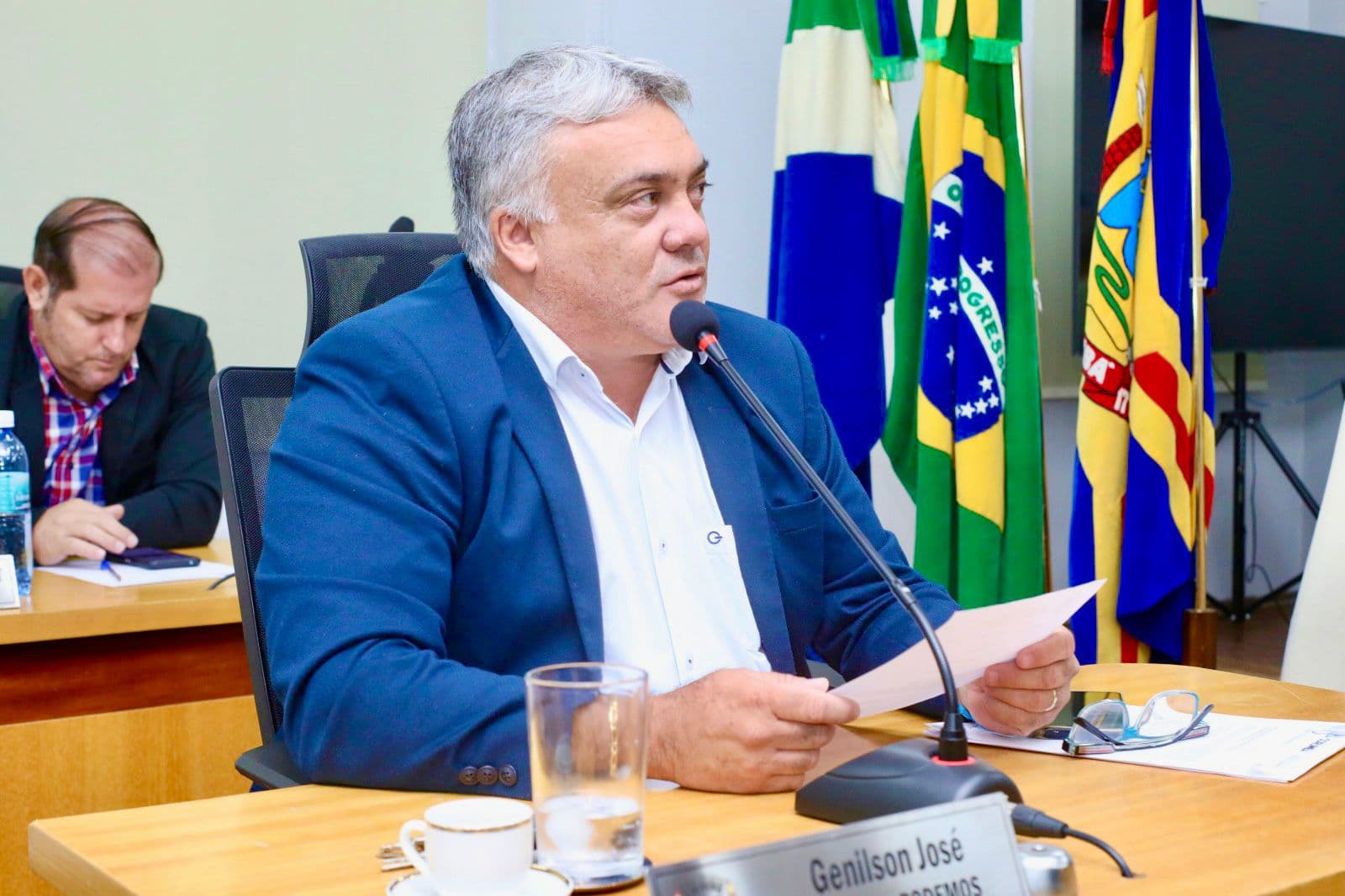 Na Câmara, vereador solicita pavimentação de vias públicas em bairros da cidade