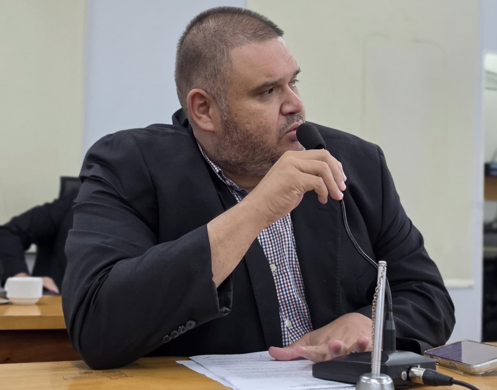 Jovan busca informações sobre os serviços fisioterapêuticos em Corumbá