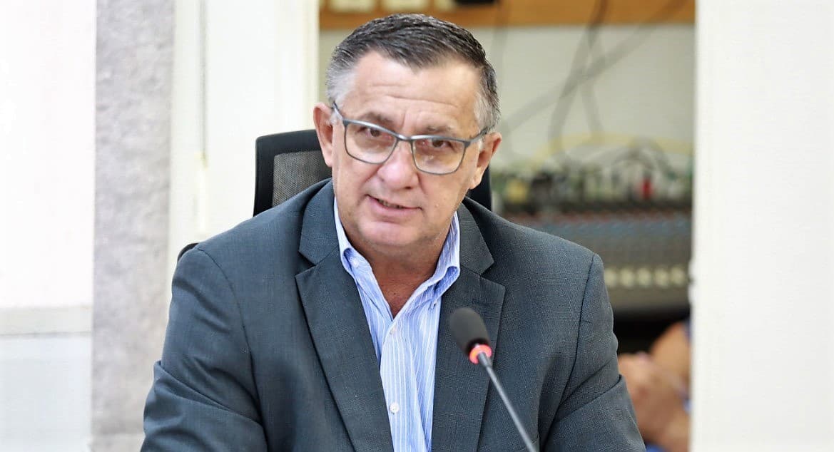 Vereador reivindica melhorias na Escola CAIC Padre Ernesto Sassida