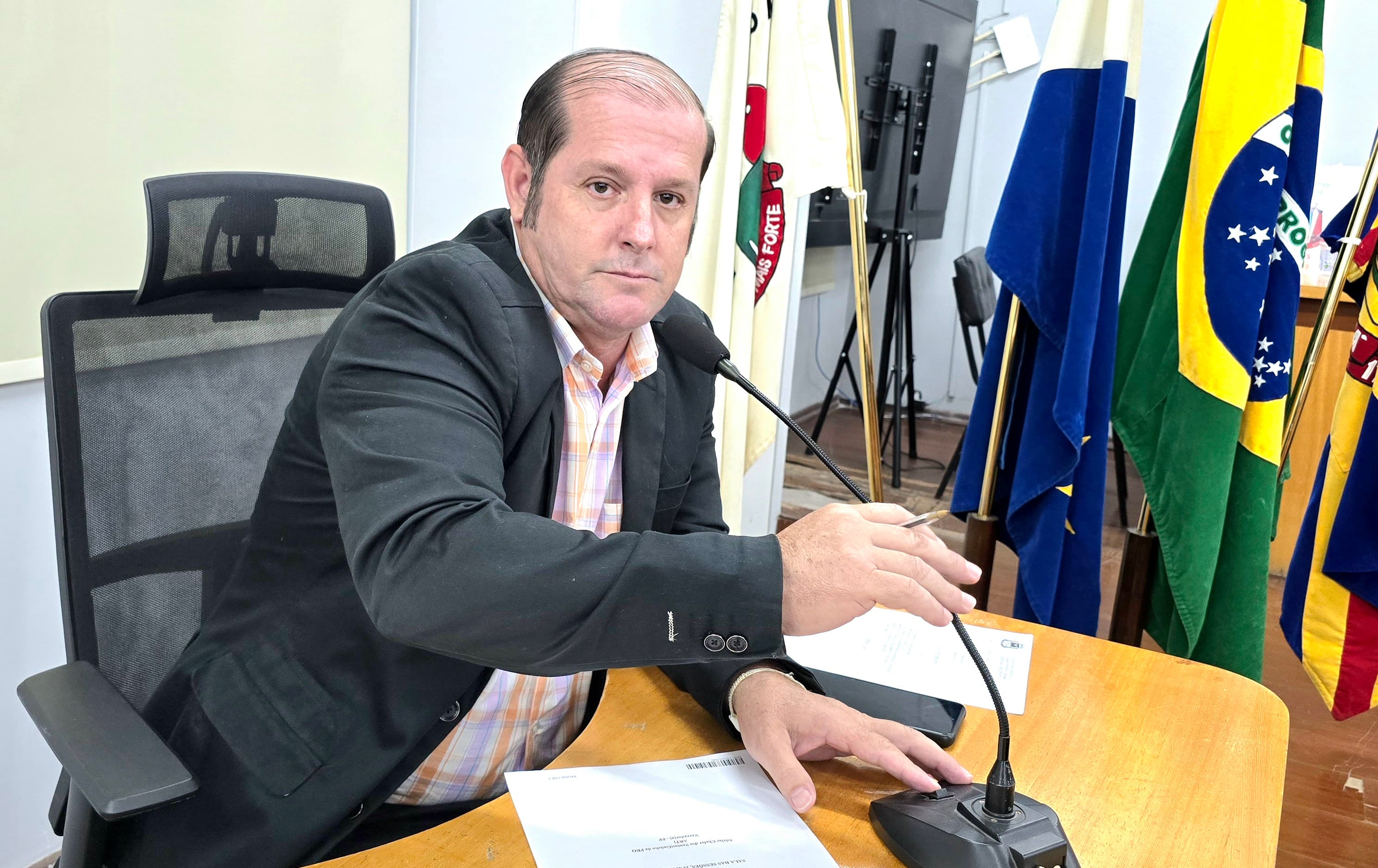 Vereador cobra serviços para melhorar iluminação pública no centro