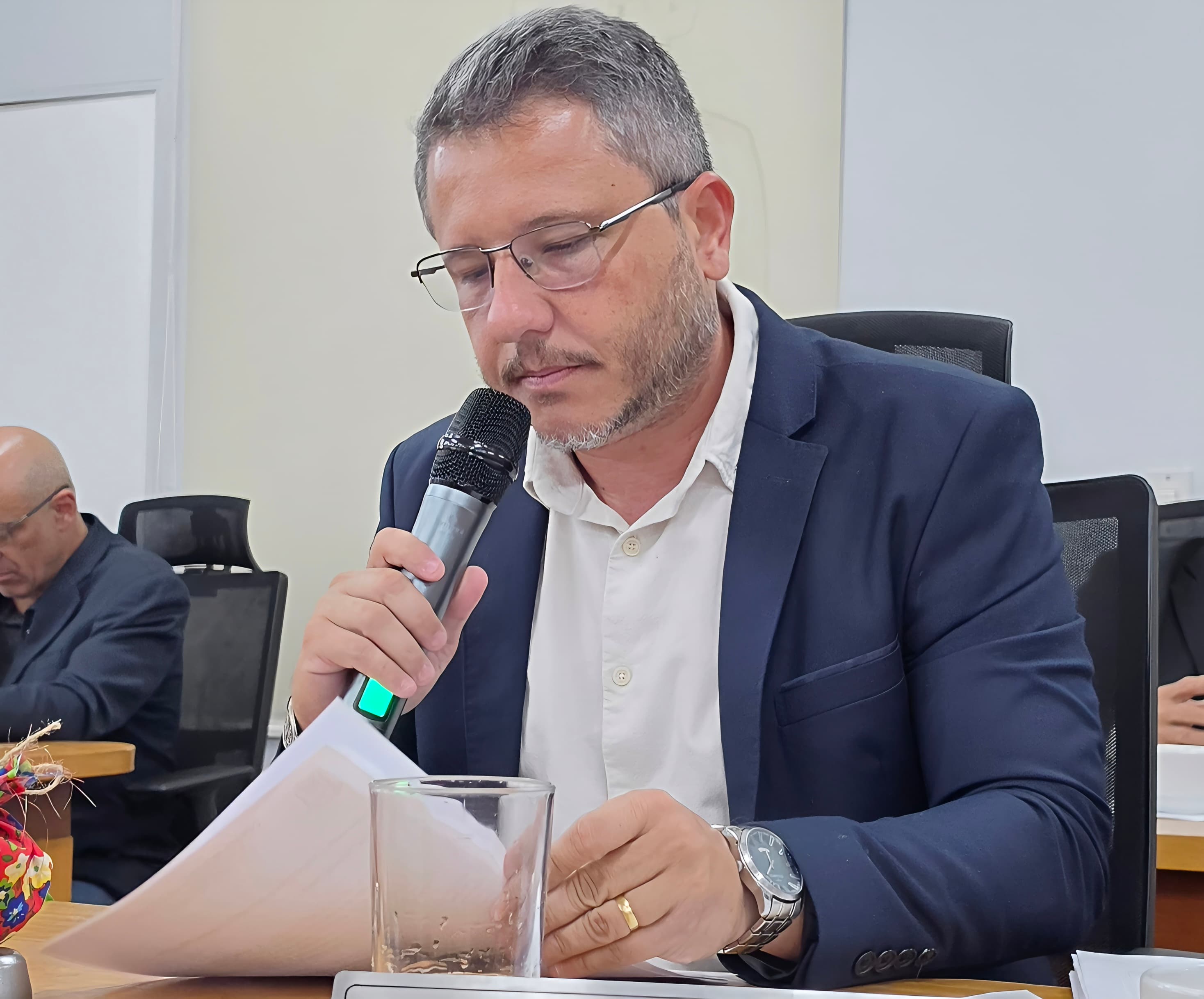 Cazarin pede redutores de velocidade em trechos próximos a escolas no centro
