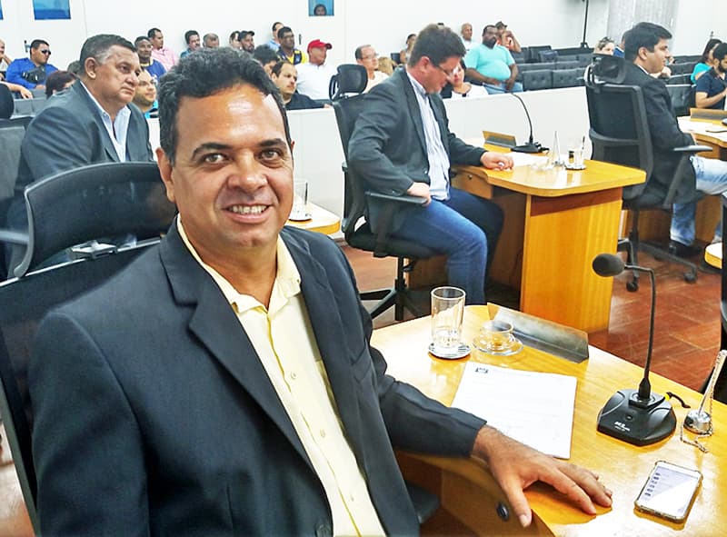 Proliferação de insetos leva vereador solicitar ação no São Gabriel