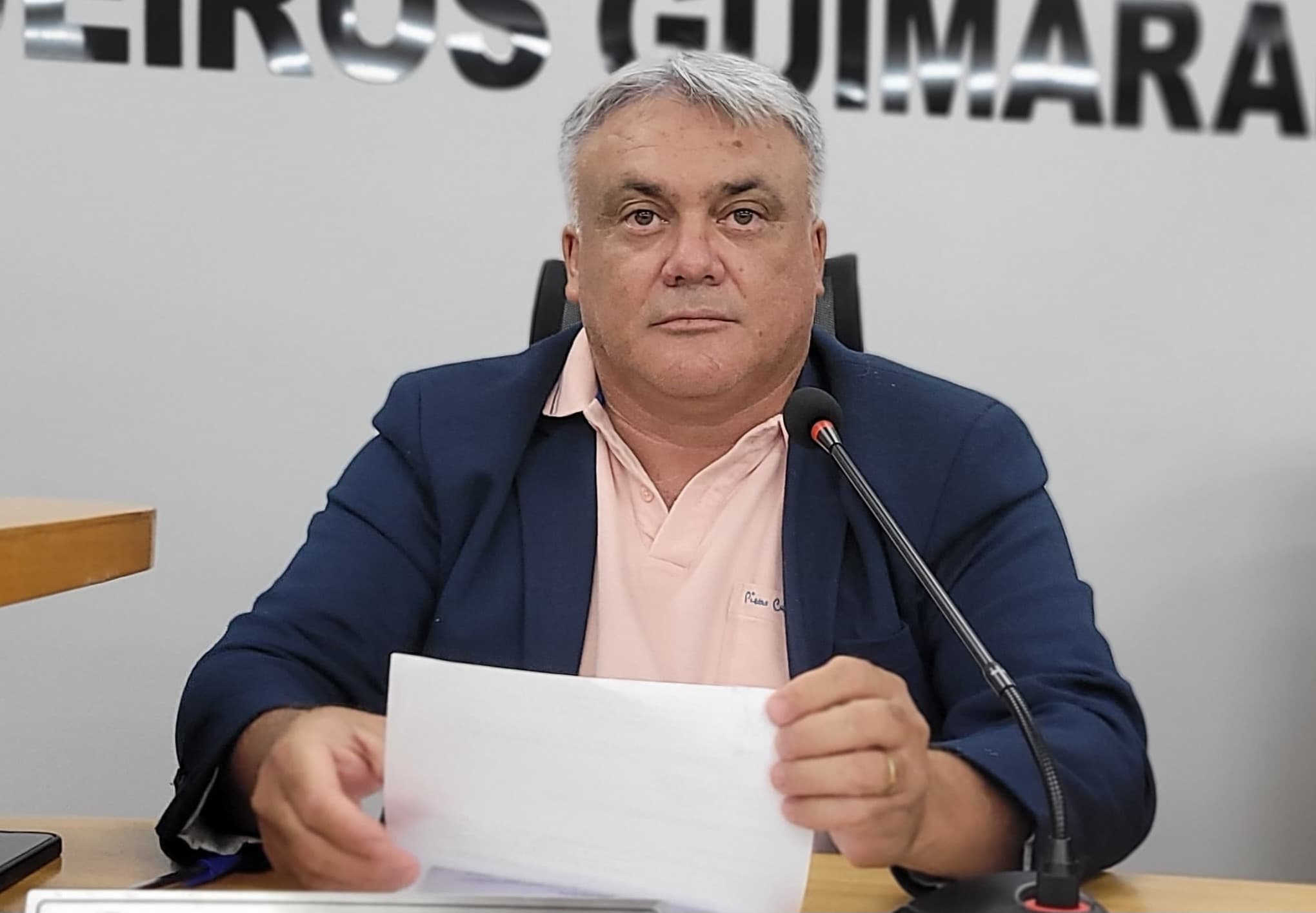 Genilson reivindica faixa elevada de pedestre em frente à escola, na Rua 21 de Setembro