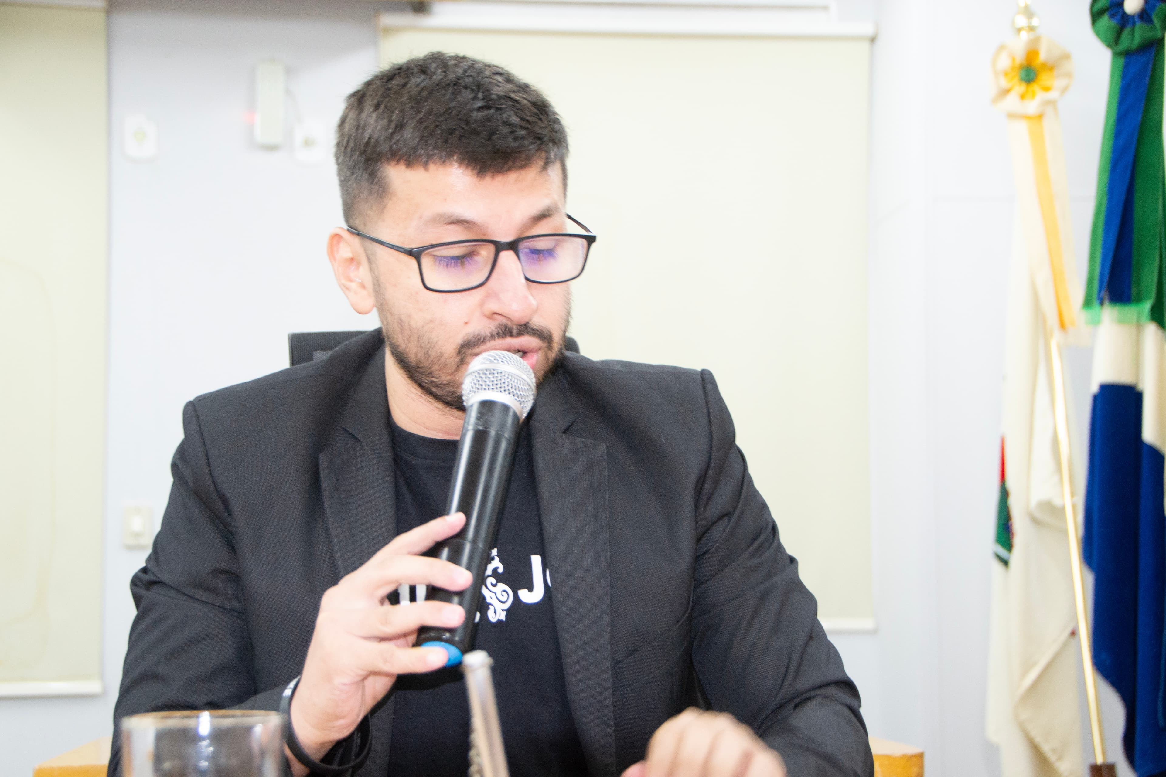 Demanda aumenta e Allex busca informações sobre atendimento no CEM