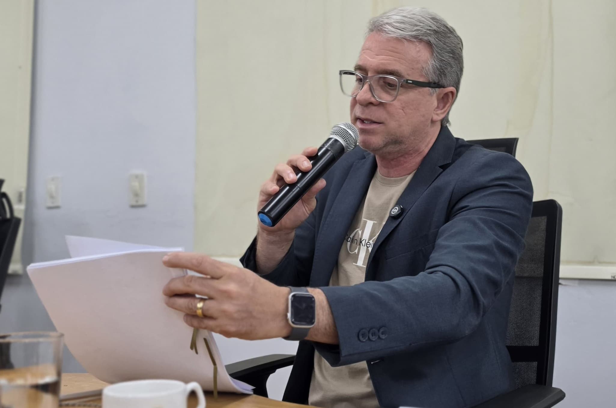 Paralização de obras do CRAS e da Fundação de Meio Ambiente é questionada por Samyr