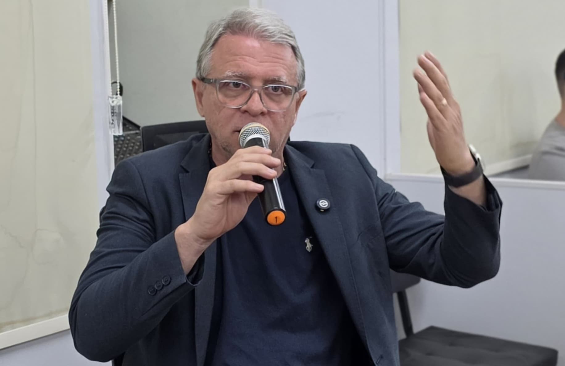 Samyr cobra informações sobre condições das ambulâncias da Saúde