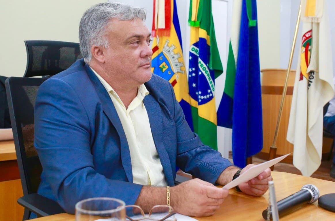Durante sessão, vereador solicita pavimento asfáltico na República do Paraguai