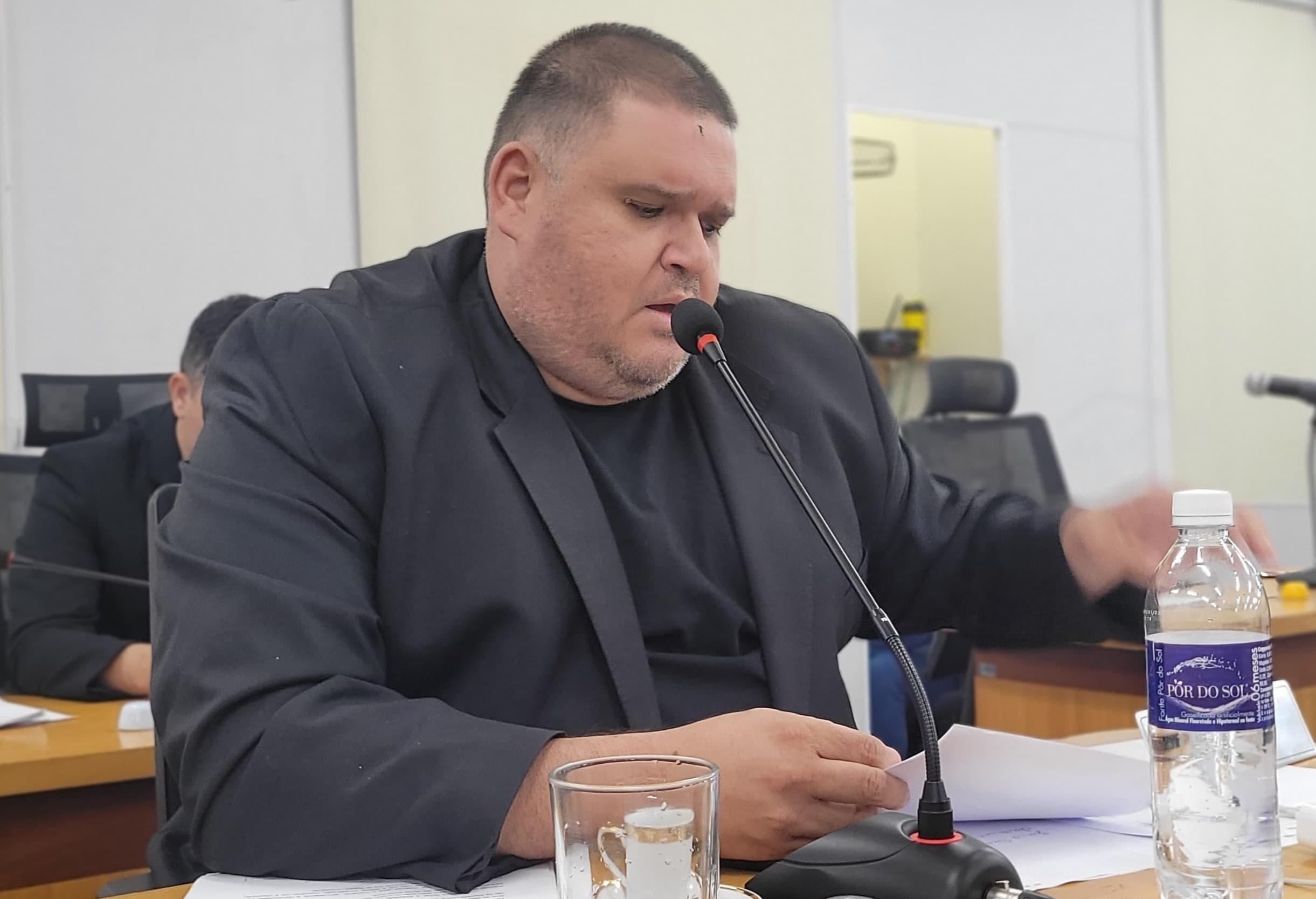 Jovan pede conclusão de pavimentação em vias da região sul de Corumbá