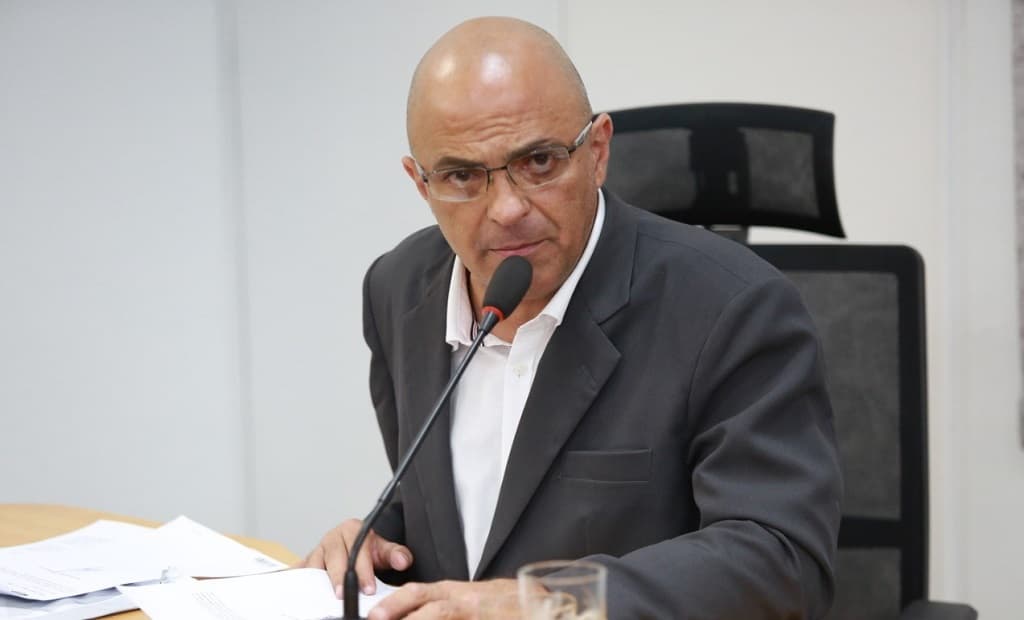 Vereador volta cobrar lojas de operadoras de telefonia na cidade