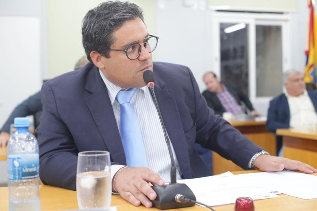 Vereador reforça pedido pela conclusão das obras da Escadinha da 15