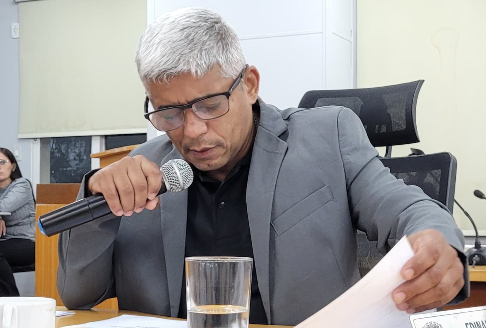 Edinaldo pede identificação dos profissionais que atuam nas unidades de saúde de Corumbá