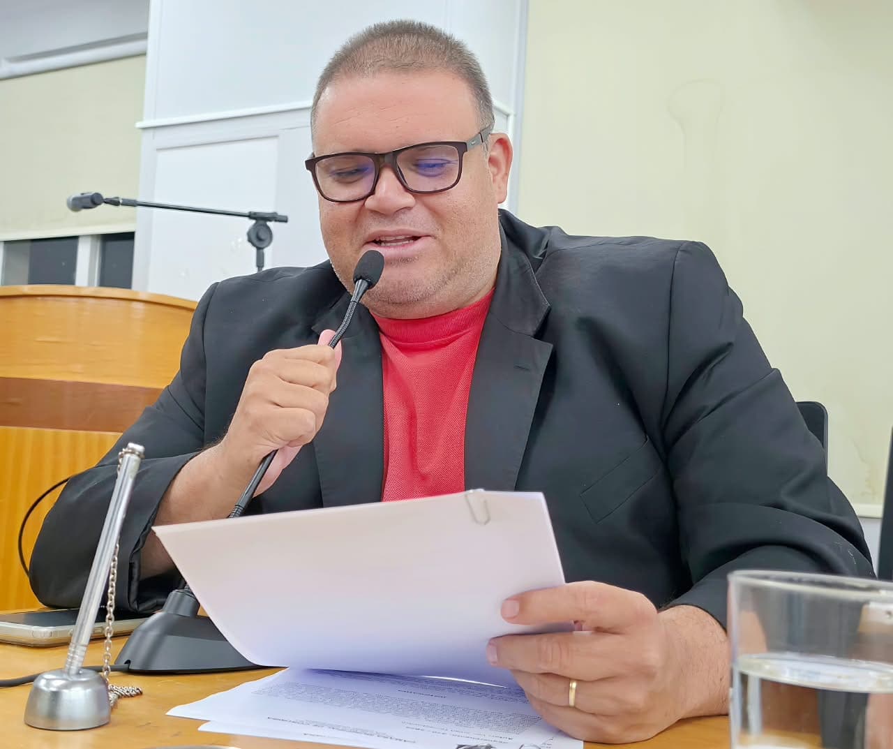 Jovan pede informações sobre acesso da população aos serviços especializados de saúde