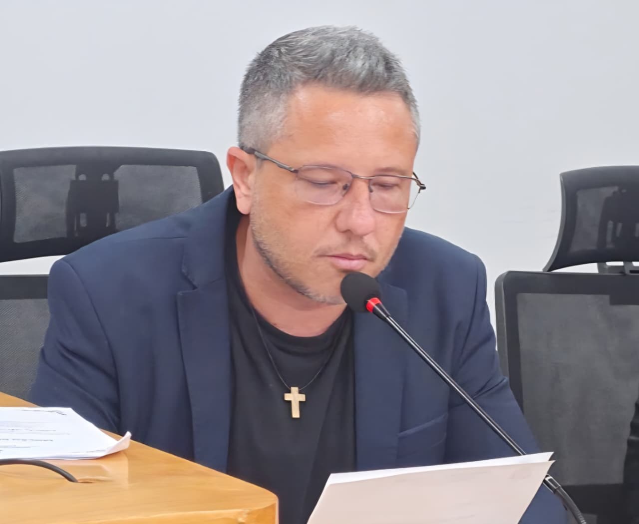 Cazarin solicita banheiros químicos no campo de futebol do Universitário