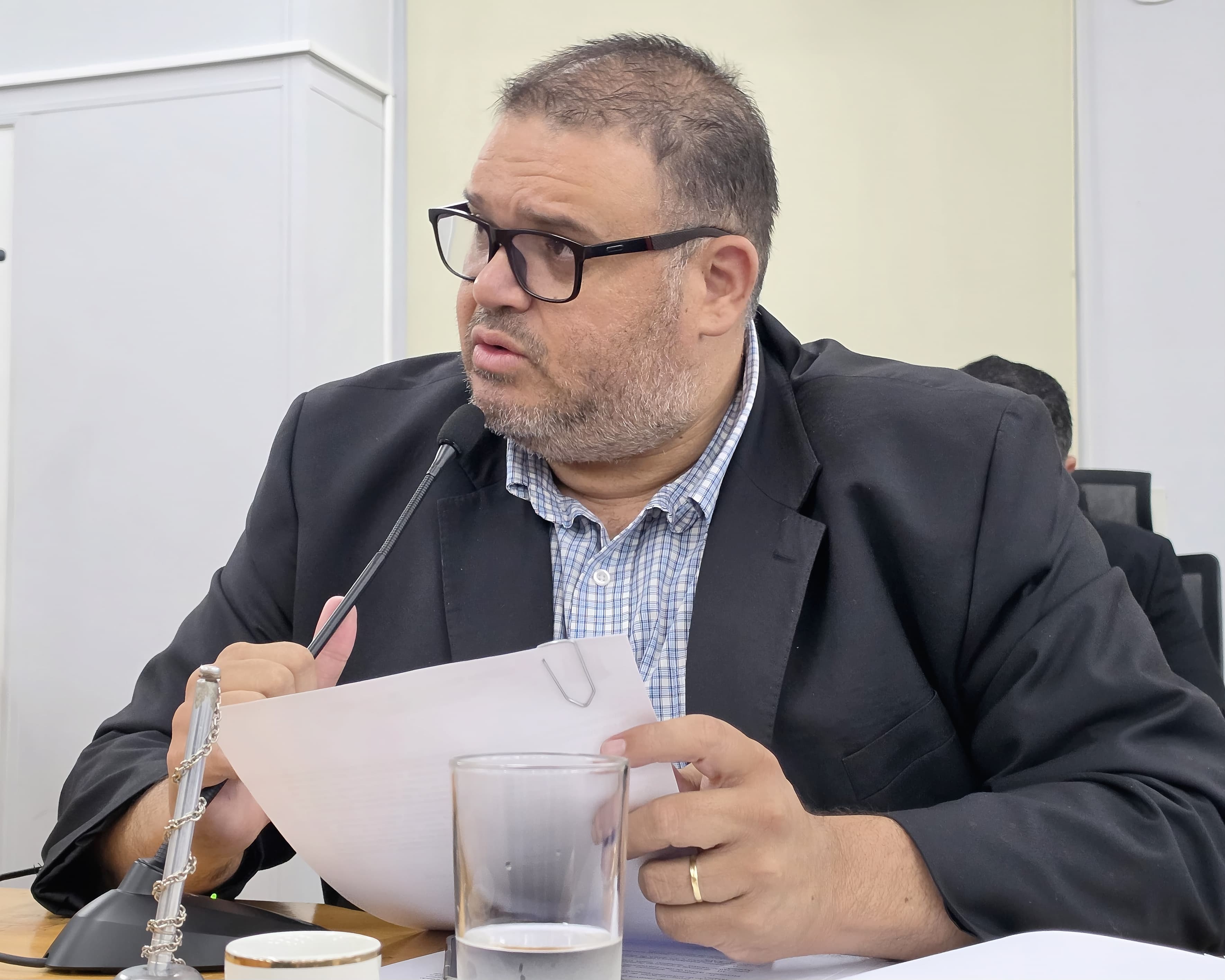 Jovan solicita sinalização adequada no entorno de passarela sobre a ferrovia