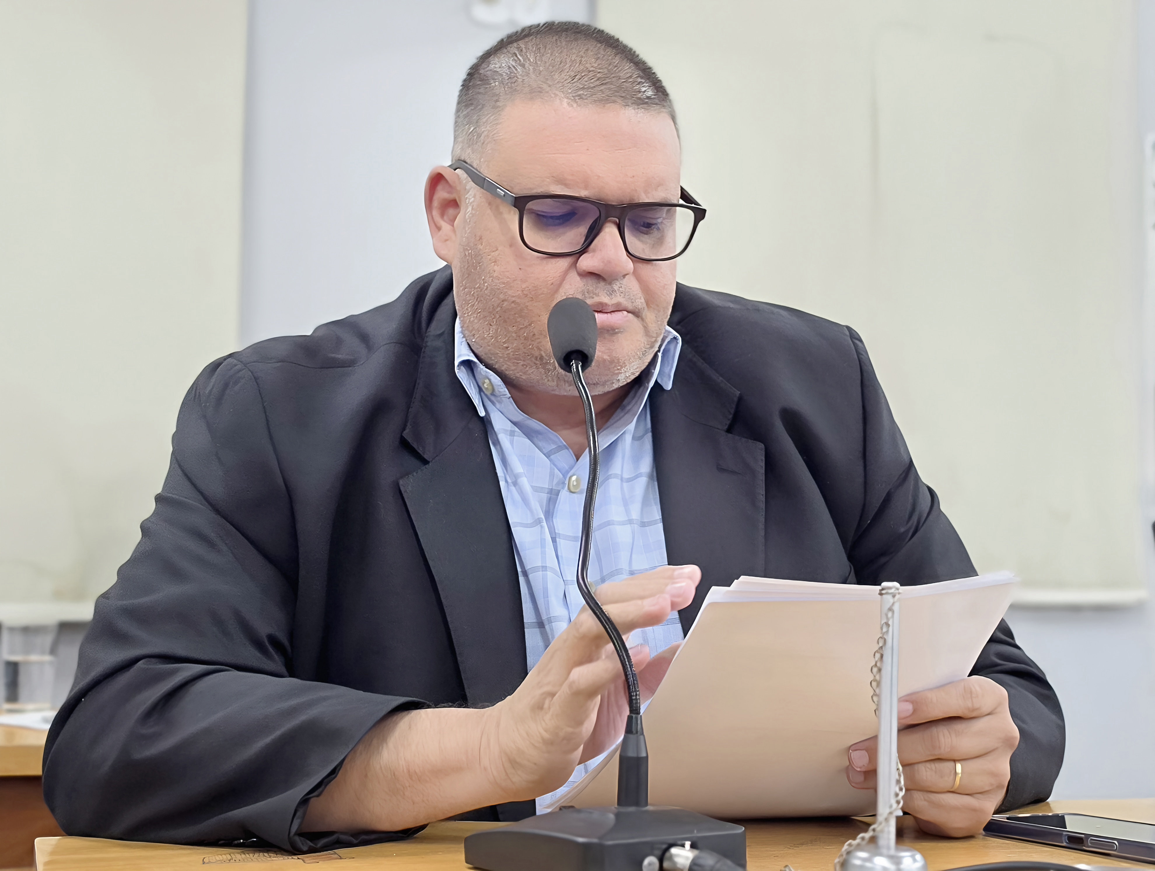 Exames de endoscopia preocupam e Jovan questiona Município sobre o serviço
