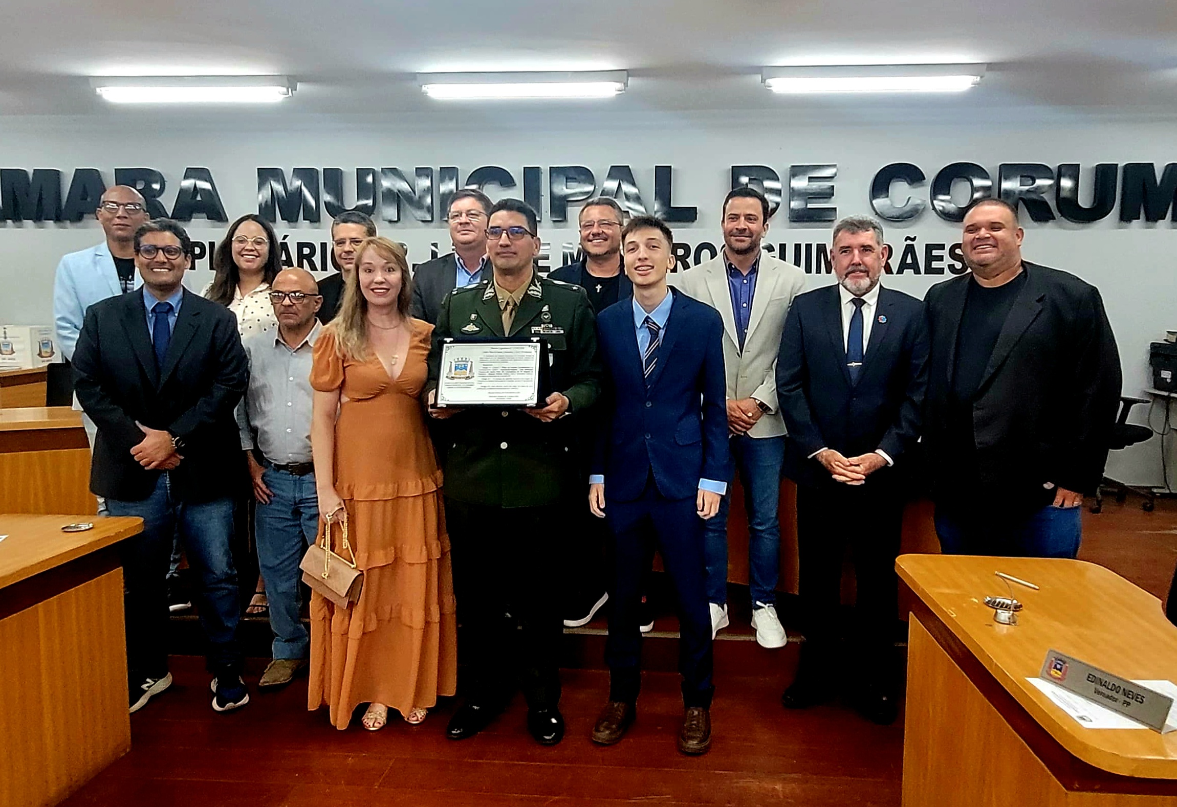 Câmara homenageia general-de-brigada  Carneiro com o título de Cidadão Corumbaense