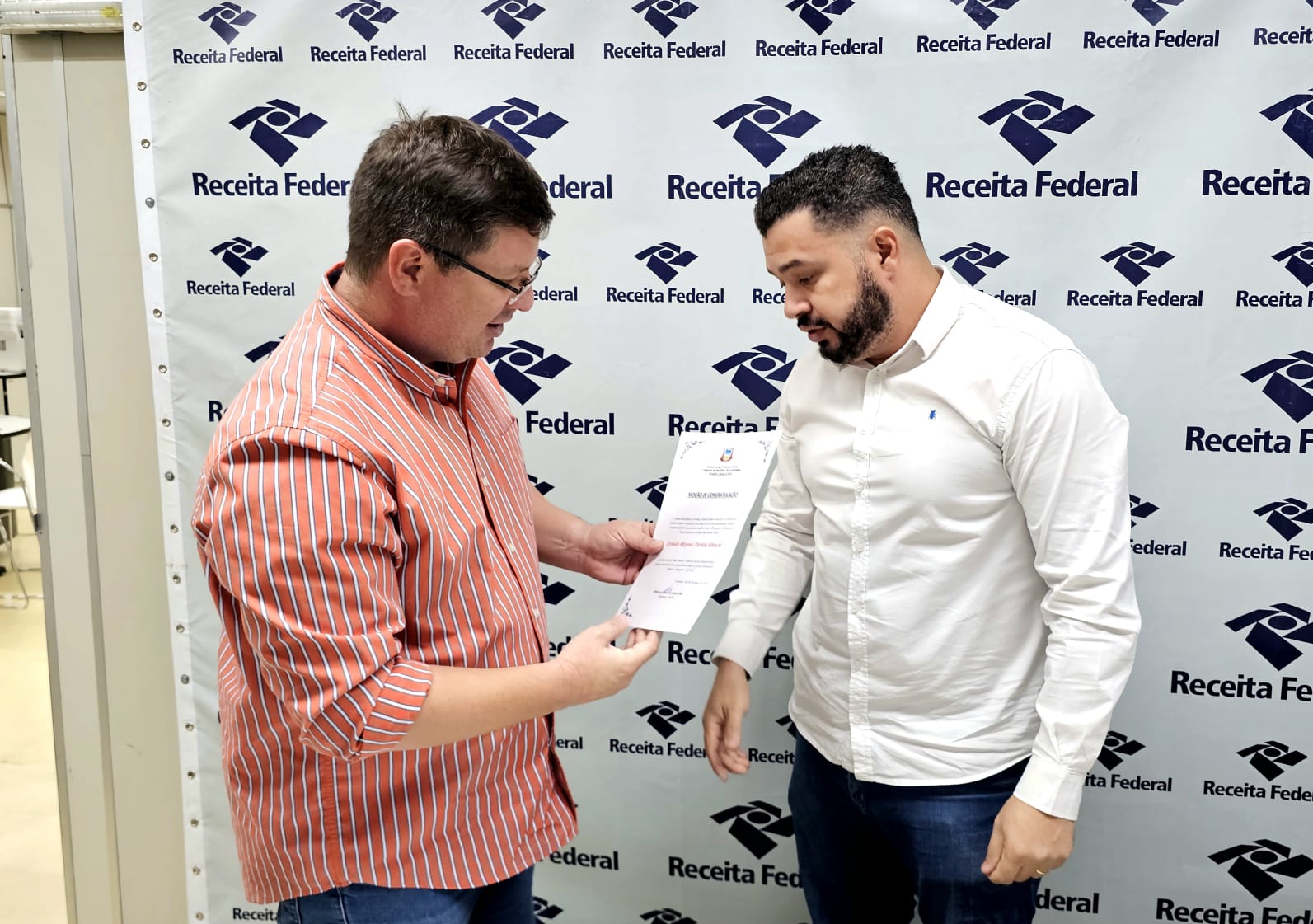 Câmara homenageia delegado da Receita pela parceria por um trânsito mais seguro